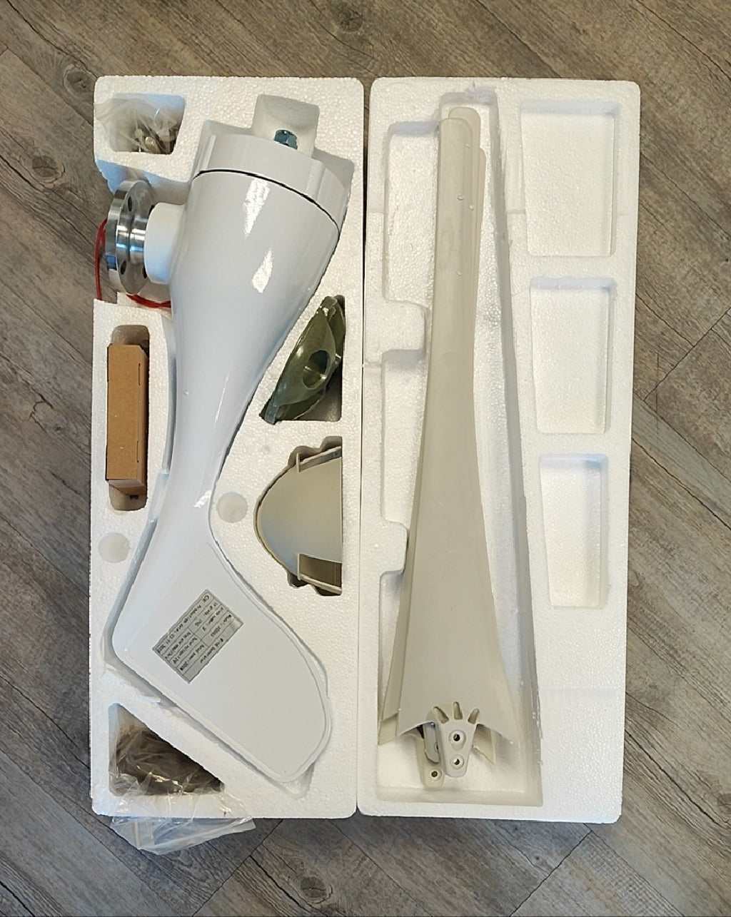 300W 3 Blades 12/24V Wind Turbine with Charge Controller - Electromann SA