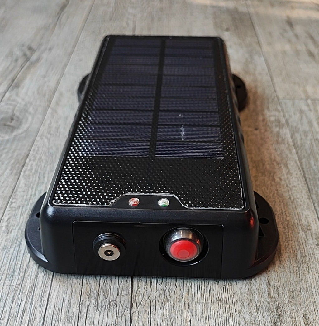 ZZTK900 DIY No-Contract Solar Charged Portable GPS Tracker - Real-Time Tracking for Vehicles and Assets - Electromann SA