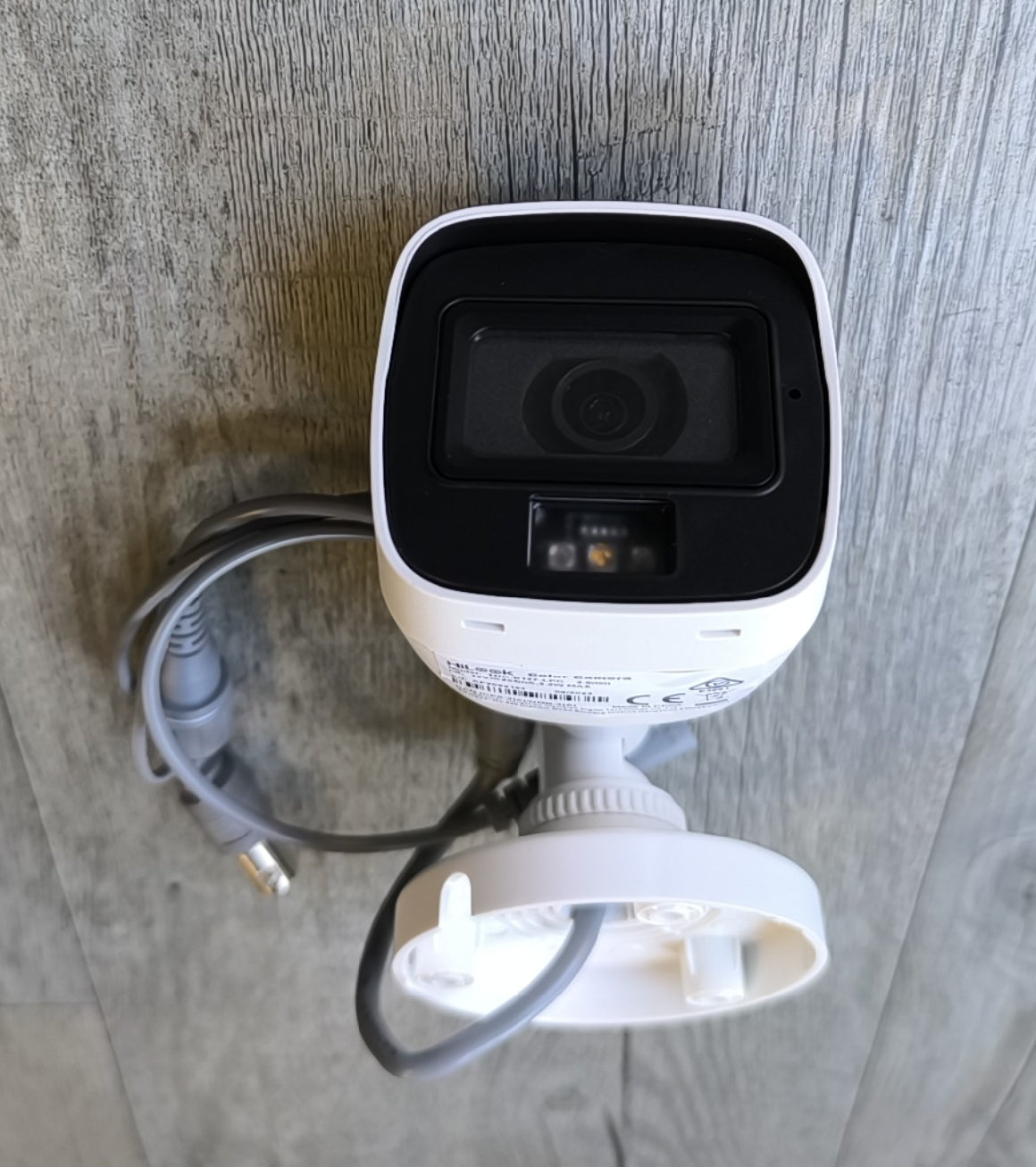 HiLook Hybrid Light 2MP 2.8mm AHD Outdoor Weatherproof Camera - Electromann SA