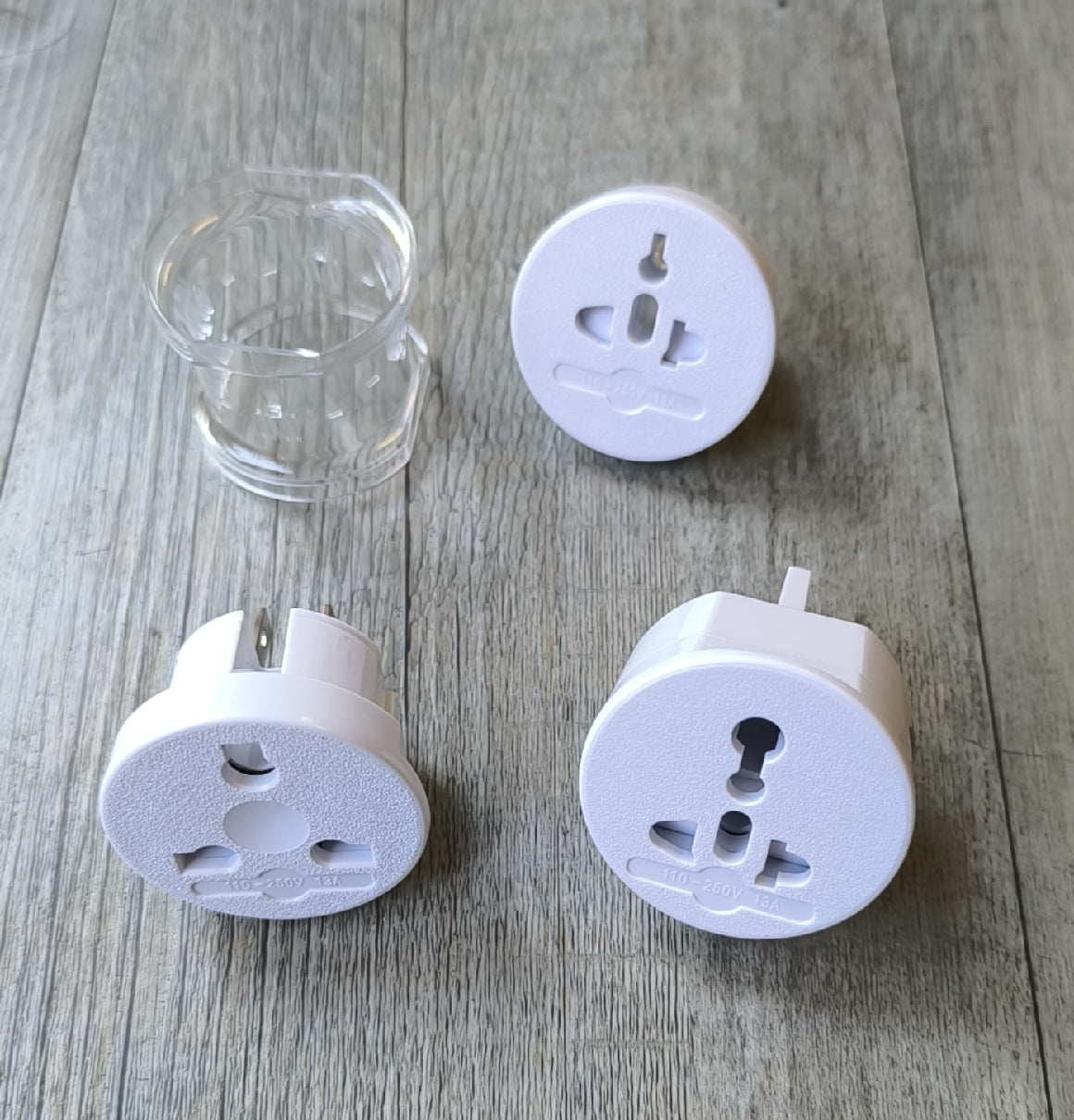 Andowl Q-A178B Universal Multi Connector Travel Adapter - Electromann SA