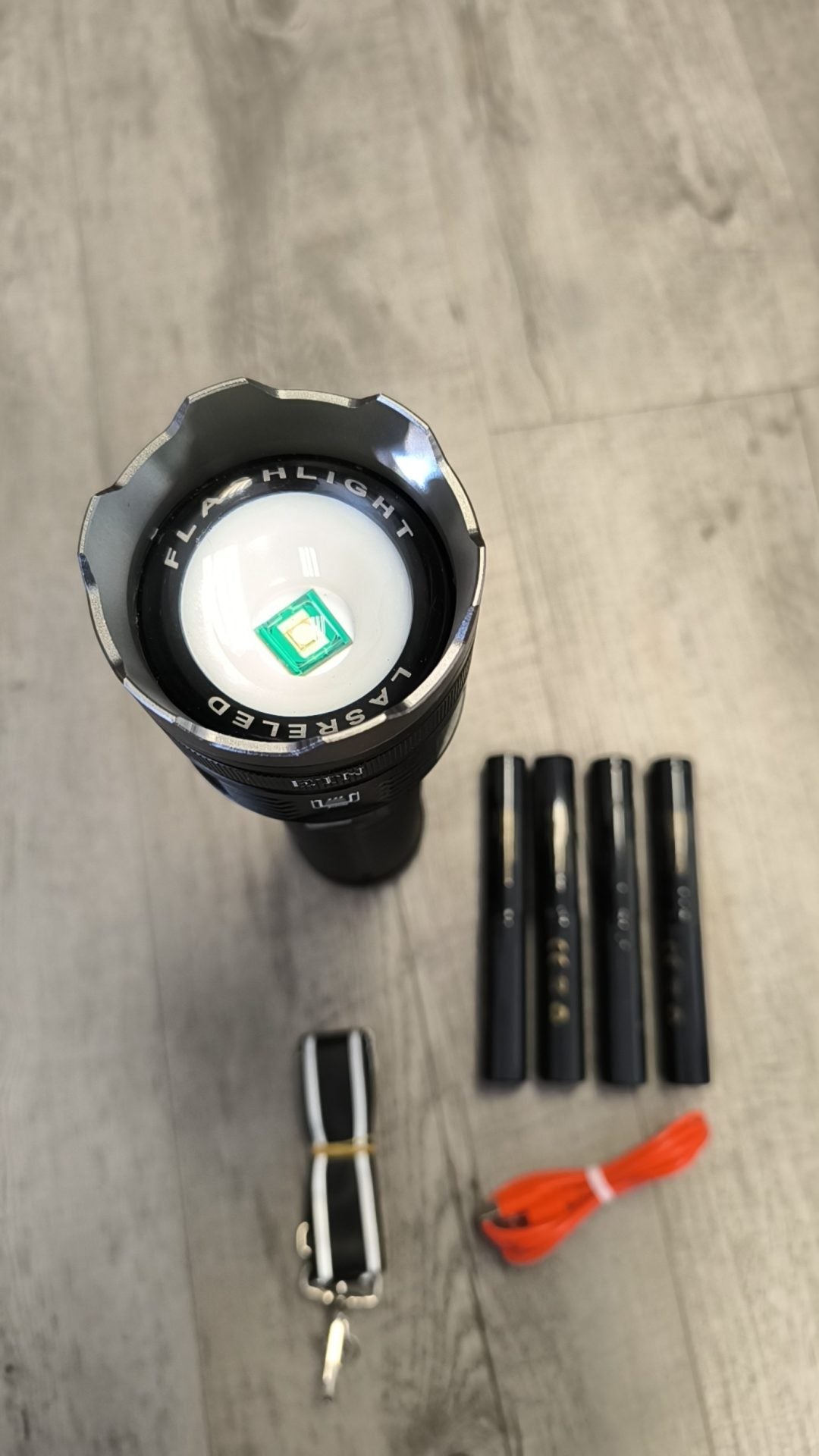 XA-G20 Aluminum Alloy High Power Led Flashlight with 181350 Lithium Batteries - Electromann SA