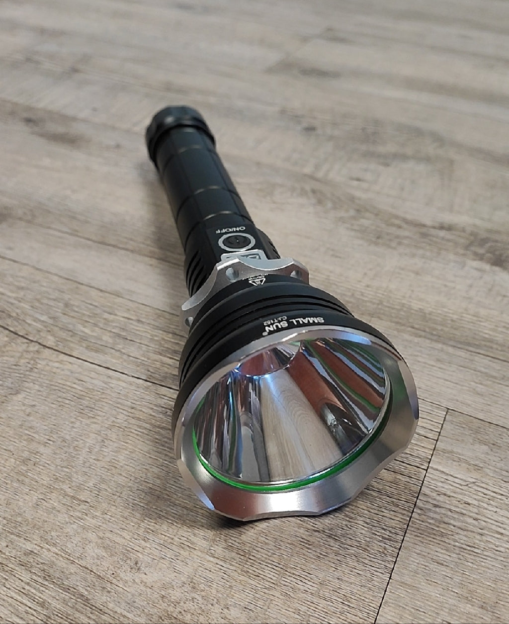 SMALL SUN Aluminum Alloy High Power Led Flashlight with 6800mah 32650 Lithium Batteries - Electromann SA