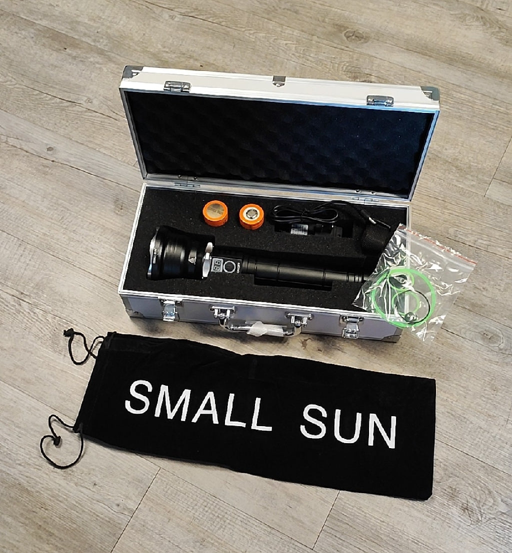 SMALL SUN Aluminum Alloy High Power Led Flashlight with 6800mah 32650 Lithium Batteries - Electromann SA