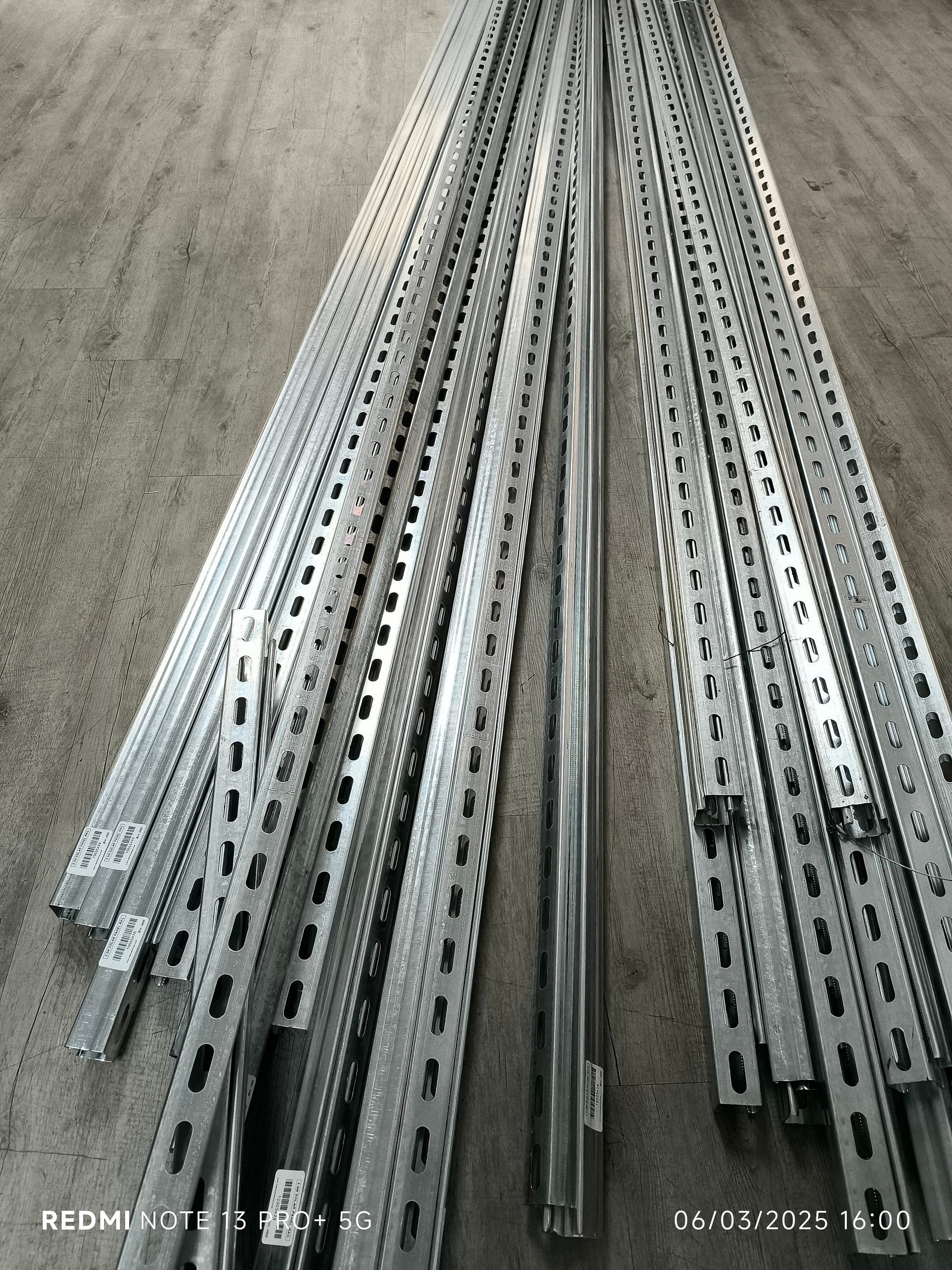 Durable and Sturdy 3.5m x 2mm Solar Panel Rail for Easy Installation - Electromann SA