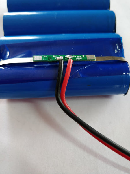 11000mah 3.7v Lithium 18650 Ibhethri Yeseli