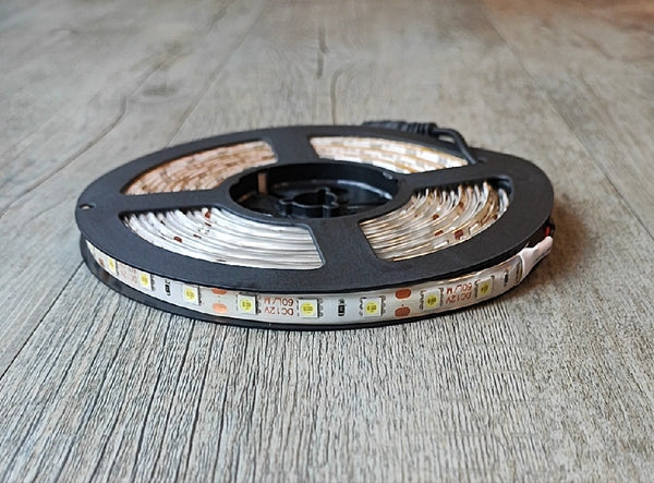 ##REDUCED TO CLEAR## 12v DC 5m 300 x 5050Led Chip Soft Cool White Weatherproof LED Light Strip Roll