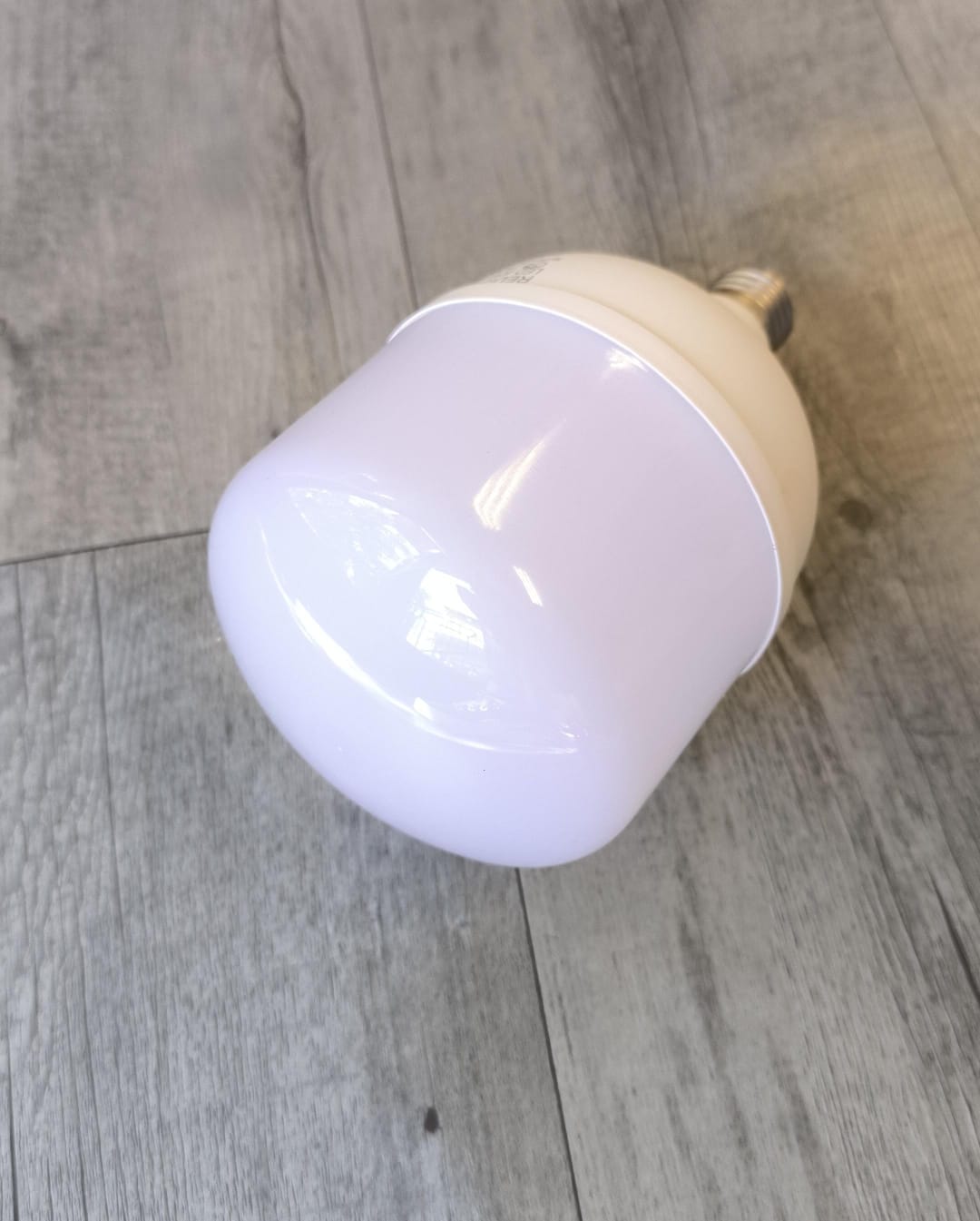 REDISSON 220v AC 40Watt E27 (Screw Type) 6500K Cool White LED Bulb - Electromann SA