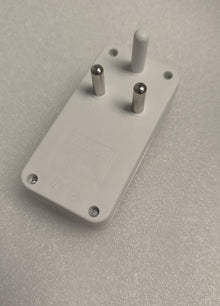 REDISSON R-38 220v Multi-Plug Adapter (10007702) - Electromann SA