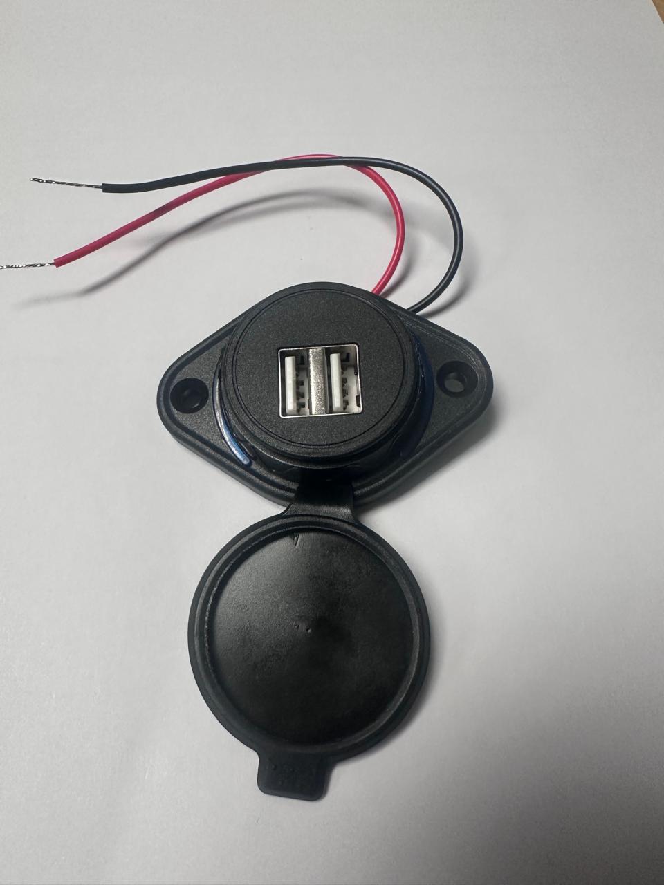 Dual 5V USB LED Charging Socket 3.1A (10008032) - Electromann SA