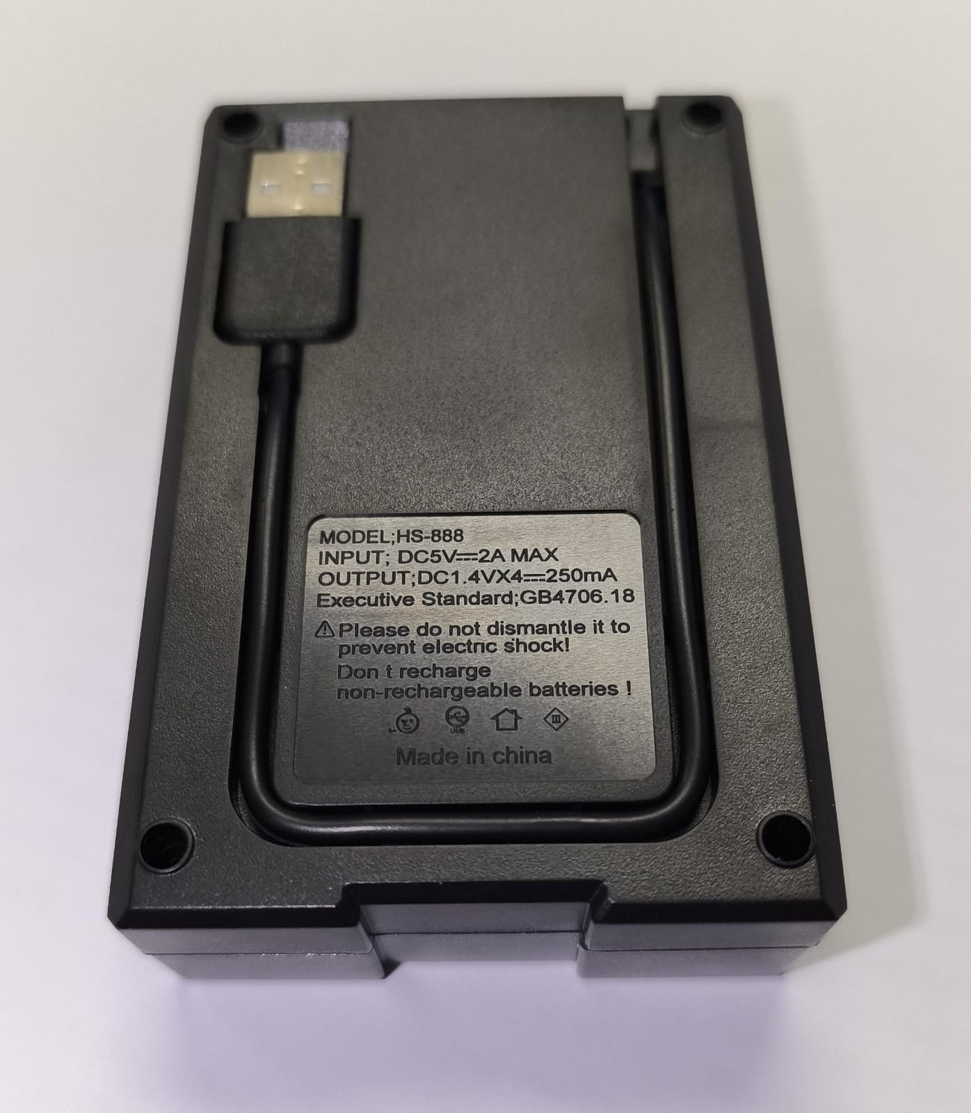 Hoselect HS-888 5V USB AA/AAA Li-Ion Battery Charger - Electromann SA