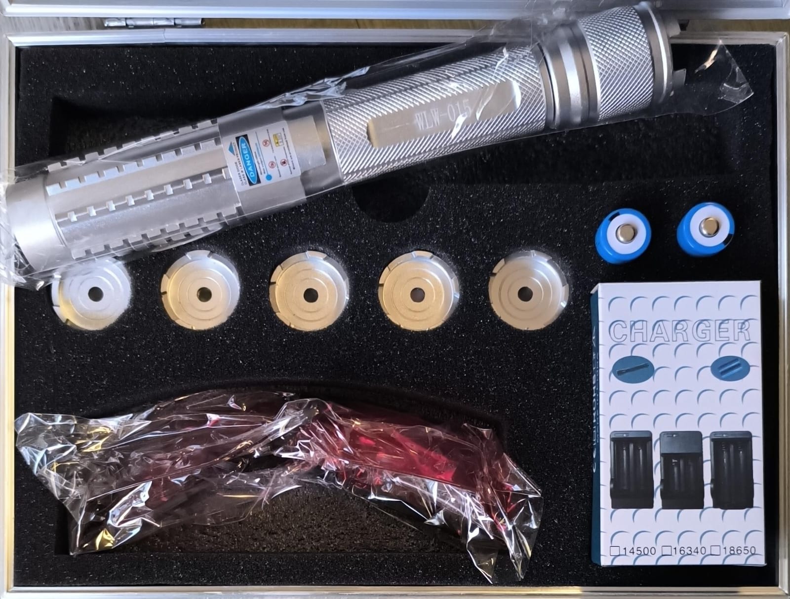 Powerful 1000mw 450nm Blue Laser Pointer for Presentations and Outdoor Activities - Electromann SA