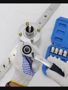A Set of 17 Heavy-Duty Chrome Vanadium Steel Through Sockets (10008388)